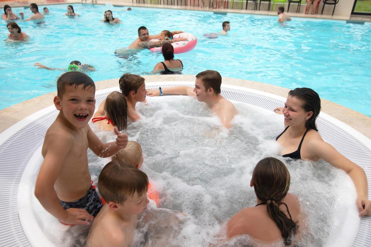 Camping Blauwe Meer Nv Hotell Lommel Eksteriør bilde